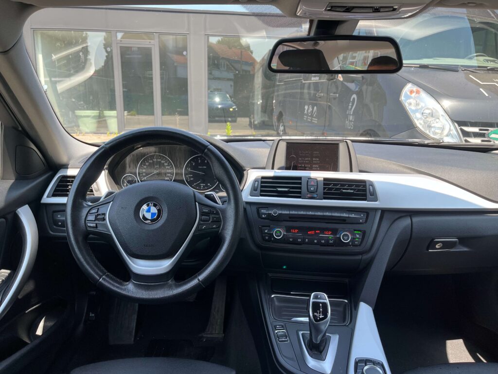 BMW 328 328iA / EURO 6 / 2013 / 238 000 KM / KEY LESS